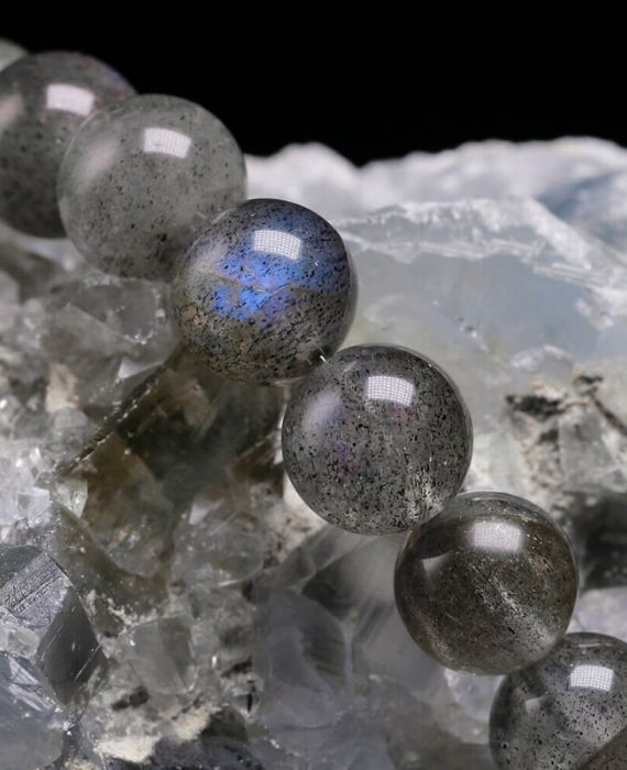 Labradorite Bracelet Crystals Wholesale 4 800x800 1