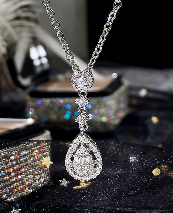 Fashion Water Drop Pendant Necklace With Crystal
