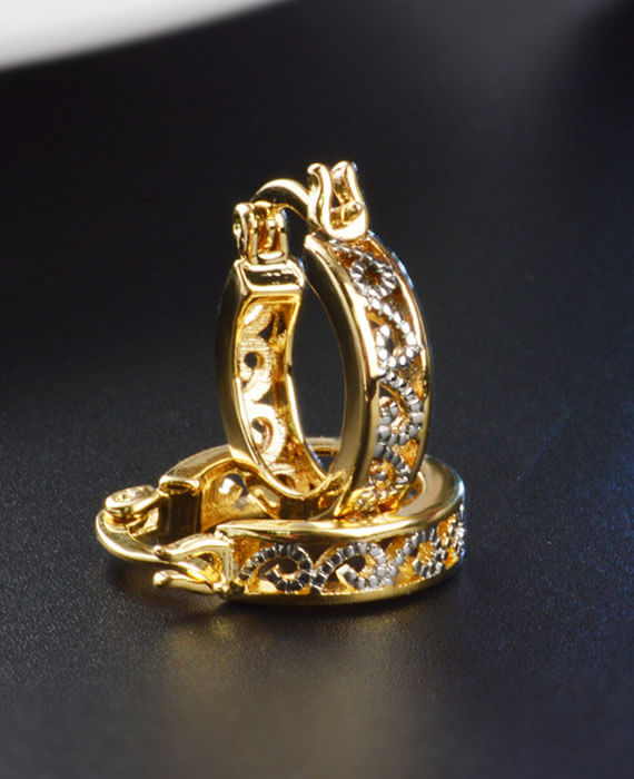 Hollow Modish Huggie Earring Stud Earrings