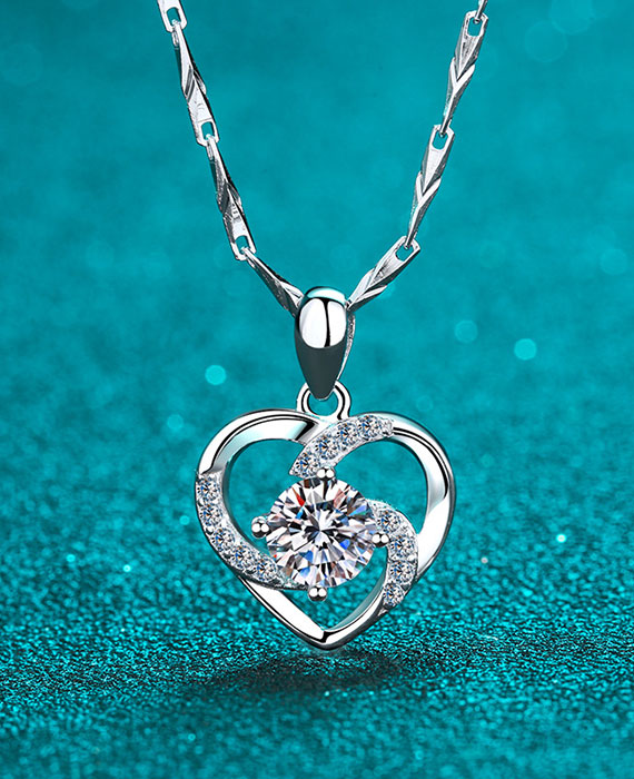 Luxury Crystal Heart Pendant Necklace