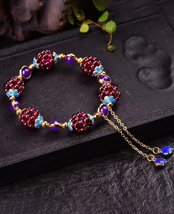 Garnet-bracelet-crystal-jewelry-5.webp