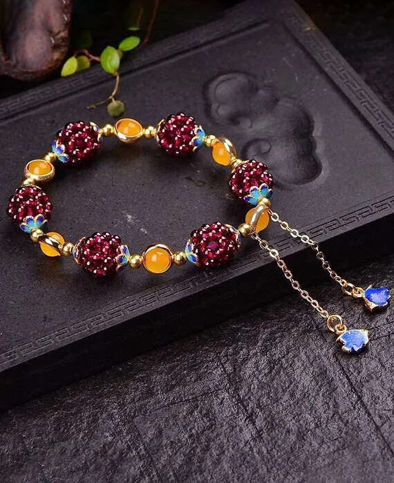 Garnet-bracelet-crystal-jewelry-6.webp
