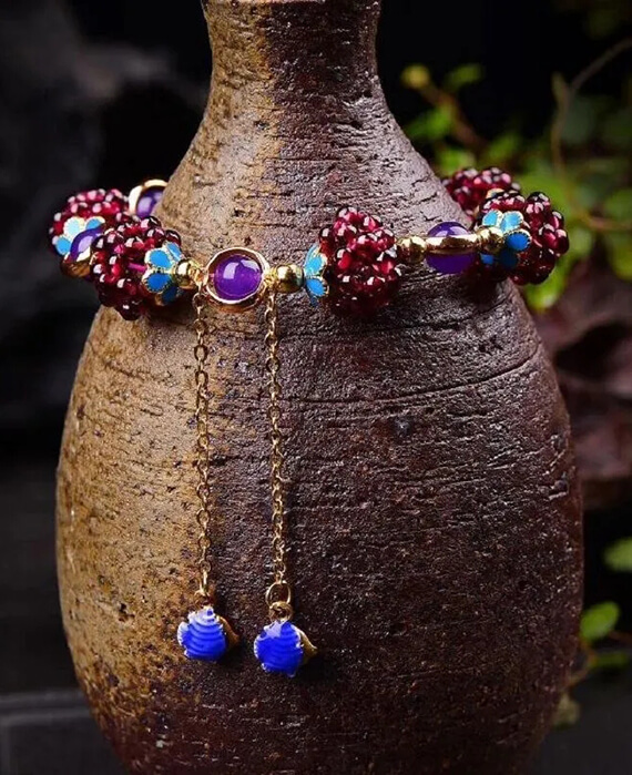 Garnet-bracelet-crystal-jewelry-7.webp
