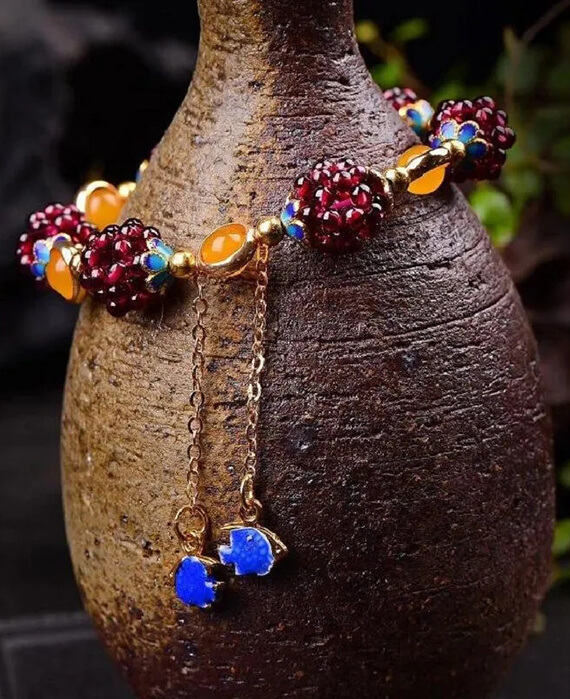 Garnet-bracelet-crystal-jewelry-9.webp