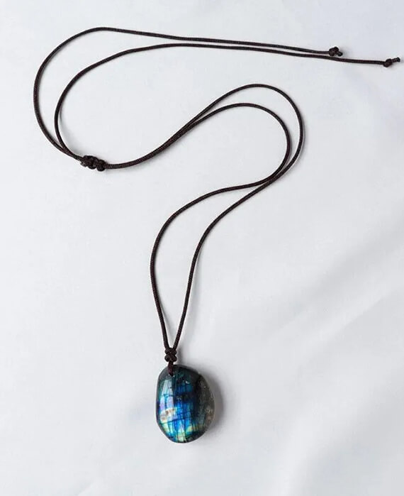 Labradorite-Pendant-Necklaces-Energy-Stones-1-800×800.webp