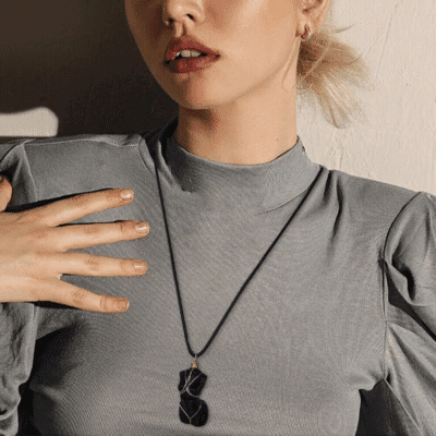 Female Model Unique Crystal Necklace Natural Crystal Pendant Bulk