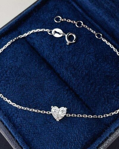 Alternatief beeld van 18K Gold Heart Shaped Lab Grown Diamond Bracelet