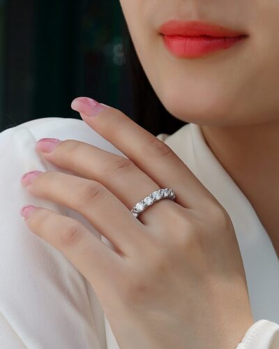 925 Sterling Silver Moissanite Eternity Band'nin alternatif görünümü