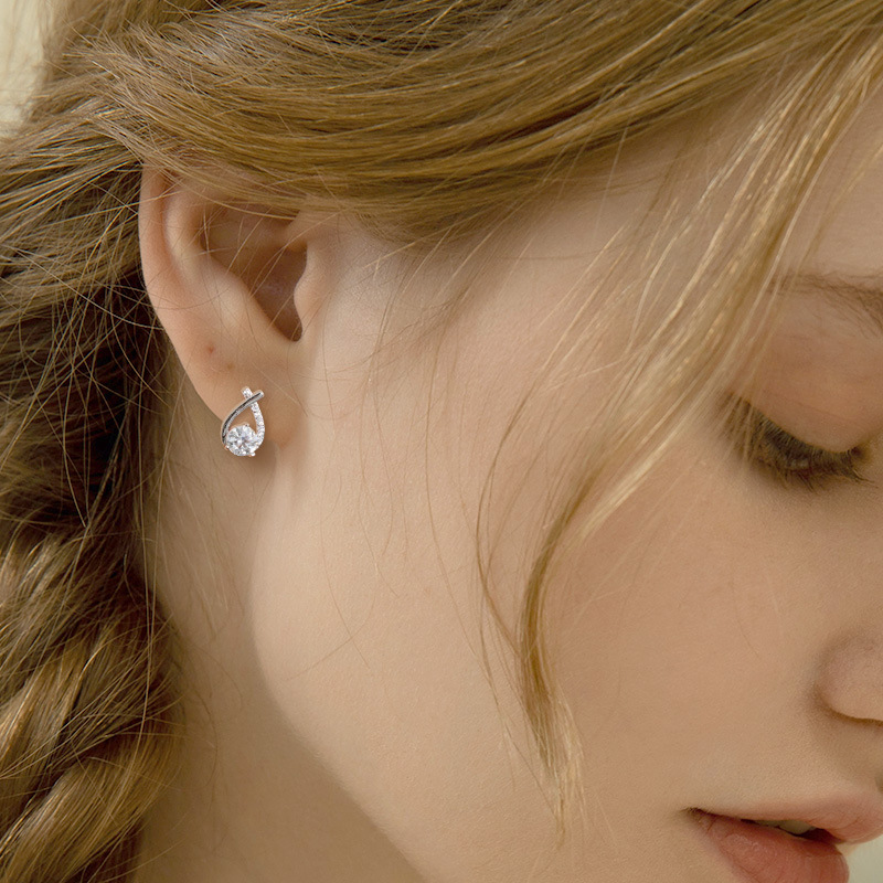 Moissanite Studs Earrings with Geometric Design - Kuva 6