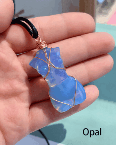 Female Model Unique Crystal Necklace Natural Crystal Pendant Bulk