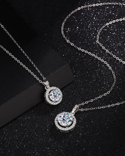 Vaihtoehtoinen näkymä Round Pendant Moissanite Necklace with Cable Chain:stä