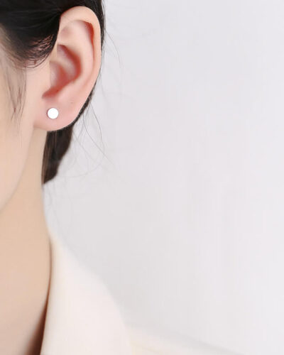 Simple Flat Round Silver Stud Earrings for Women Wholesaleの別ビュー