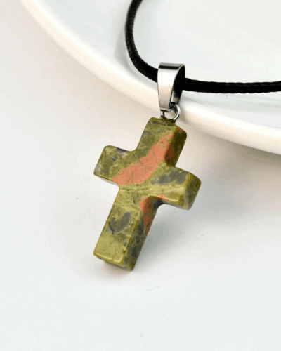 Healing Crystal Cross Pendant Crystal Necklace for Women and Men Wholesale