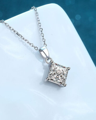 Vaihtoehtoinen näkymä Wholesale Moissanite Pendant Necklace in Princess Cut:stä