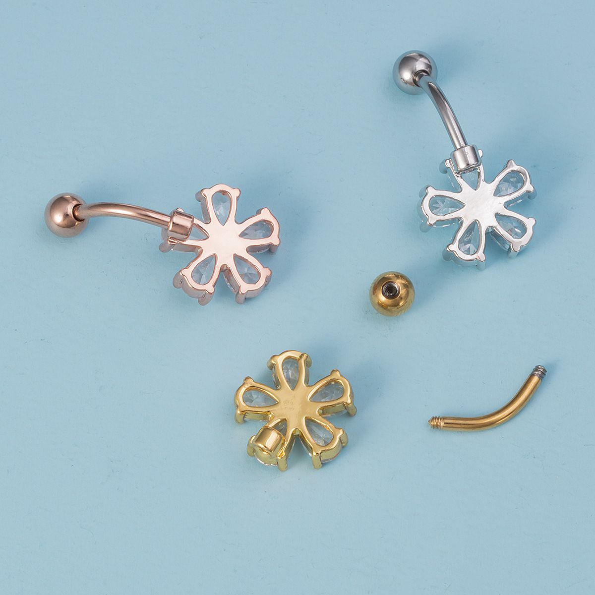 Belly Button Rings with Flower Shaped Design - Imagen 4