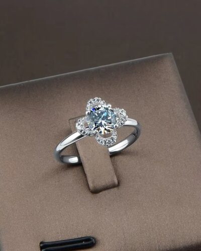 Four Leaf Clover Moissanite Engagement Ring with 925 Sterling Silver'nin alternatif görünümü