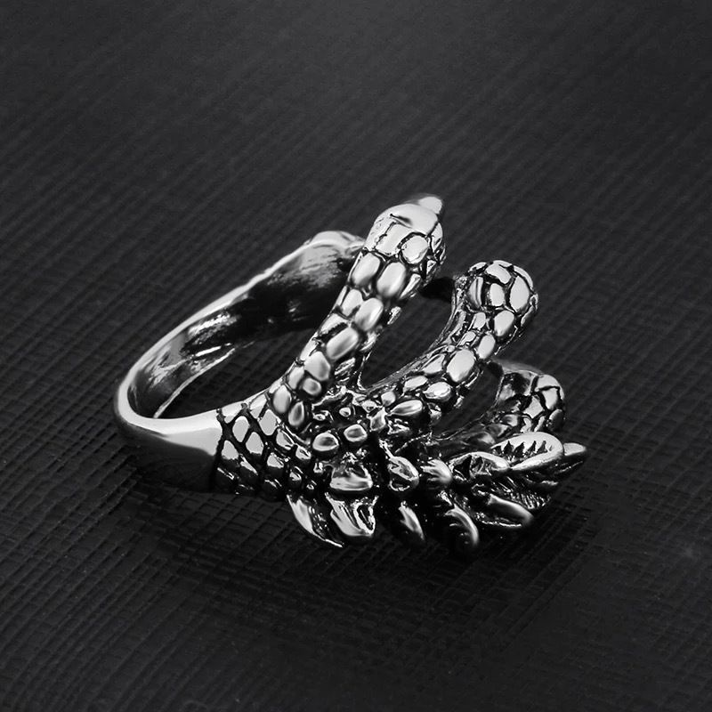 Cool Rings for Men with Dragon Claw Design - Obrázek 2