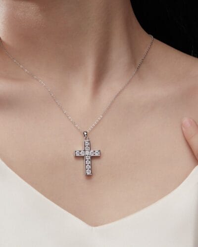 Cross Pendant Moissanite Necklace with 925 Sterling Silver 3
