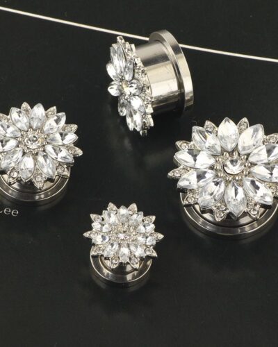 Alternativní pohled na Large Ear Piercing Jewelry with Sunflower Design