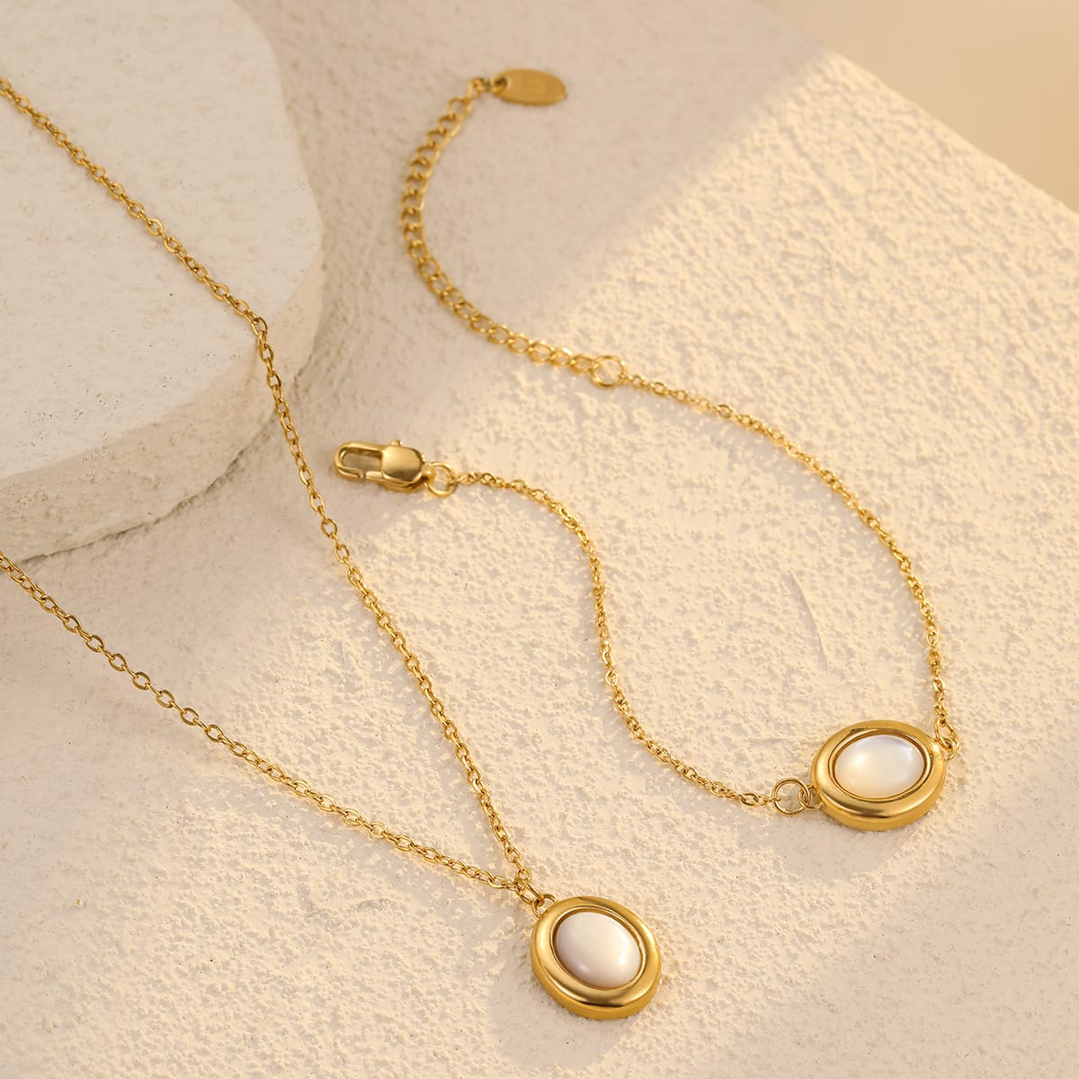 Stainless Steel Womens Chain with Oval Pendant