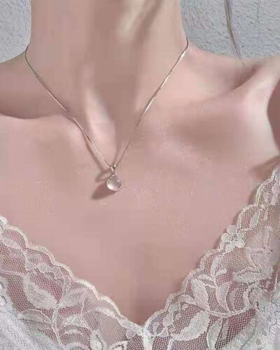 Alternatywny widok Elegant White Round Chalcedony Pendant Necklace