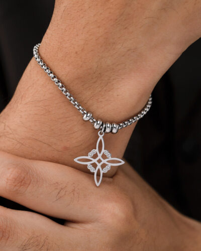 Vue alternative de Witches Knot Stainless Steel Box Chain Necklace