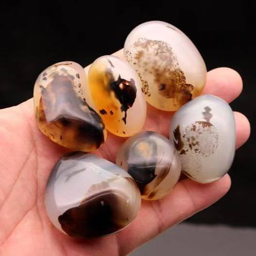 Irregular Ocean Chalcedony Crystal Worry Rock - immagine 4