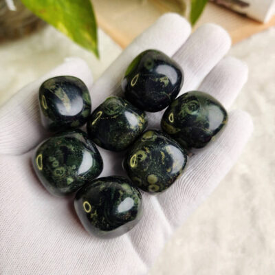 Natural Green Malachite Polished Stones Wholesale