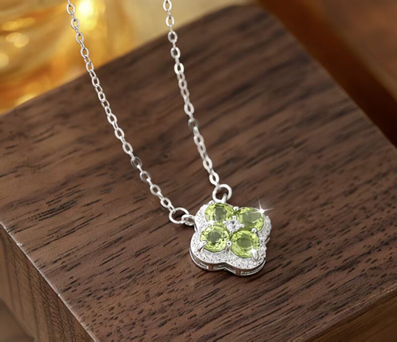 925 Sterling Silver Four-Leaf Clover Peridot Pendant Necklace