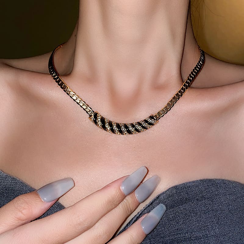 Adjustable Vintage Gold Choker Necklace Unisex