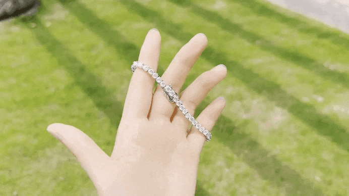 Luxury D Color VVS1 Round Cut Moissanite Tennis Bracelet with 925 Sterling Silver