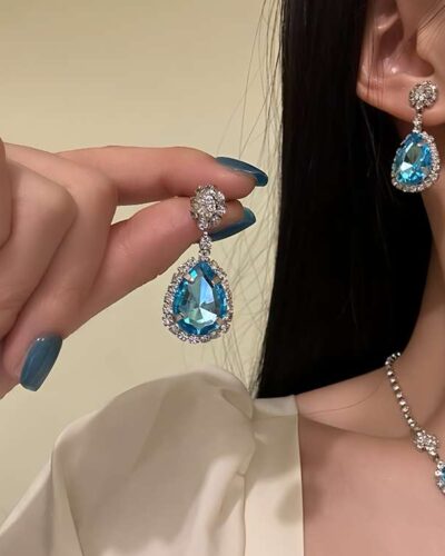 Alternativní pohled na Blue Waterdrop Diamond Earrings and Necklace Set