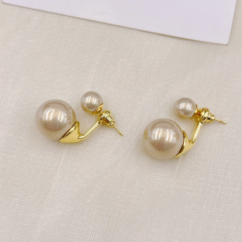 Elegant Versatile Pearl Stud Earrings for Daily Wear