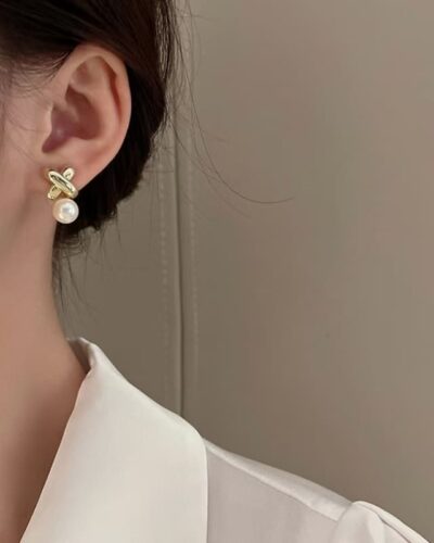 Chunky Crossover Stud Pearl Gold Earrings