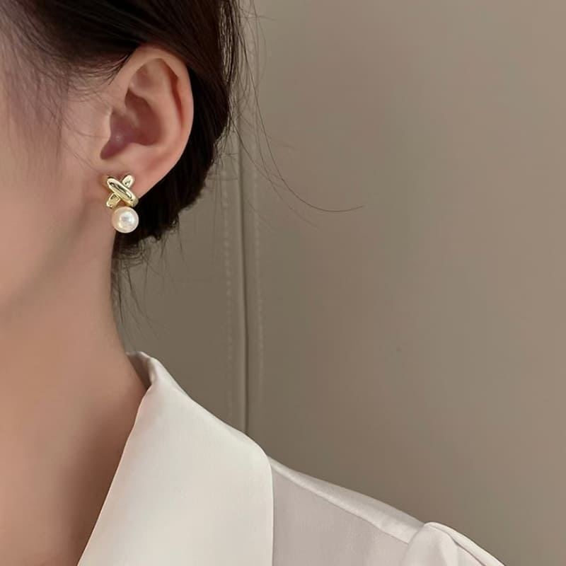 Chunky Crossover Stud Pearl Gold Earrings