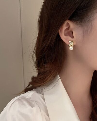 Chunky Crossover Stud Pearl Gold Earrings