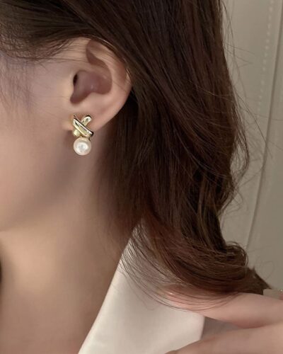 Chunky Crossover Stud Pearl Gold Earrings