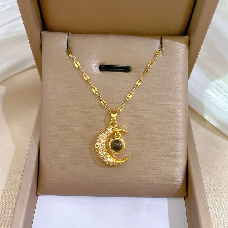 Copper Fashion Necklace with Moon Pendant