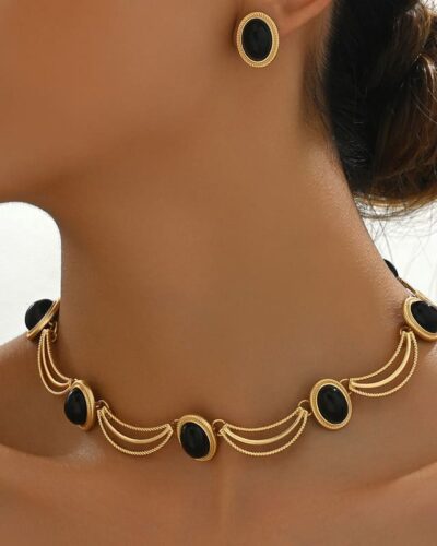Court Style Vintage Necklace Earring Set
