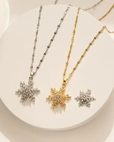 Alternativní pohled na Dainty Stainless Steel Spiral Snowflake Pendant Necklace