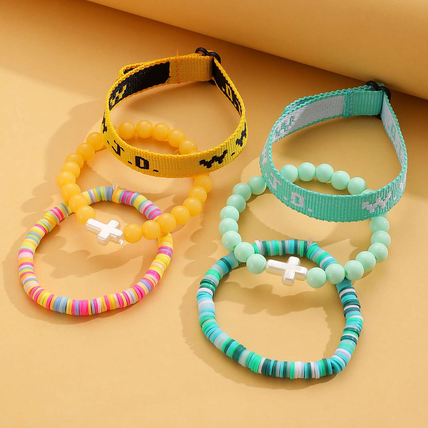 Fashion Fabric Cross and Bead Bracelet - Imagem 5