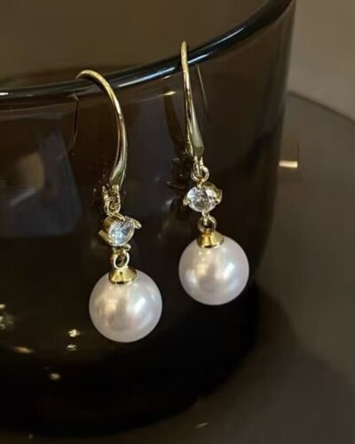 Fashionable Gold Pearl Drop Earrings for Daily Wear