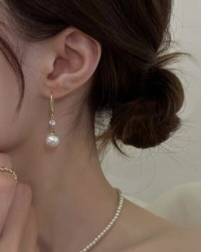 Fashionable Gold Pearl Drop Earrings for Daily Wear