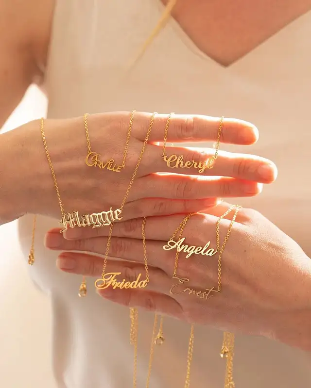 Gold Plated Stainless Steel Customised Necklace with Name Pendant - Obrázek 5