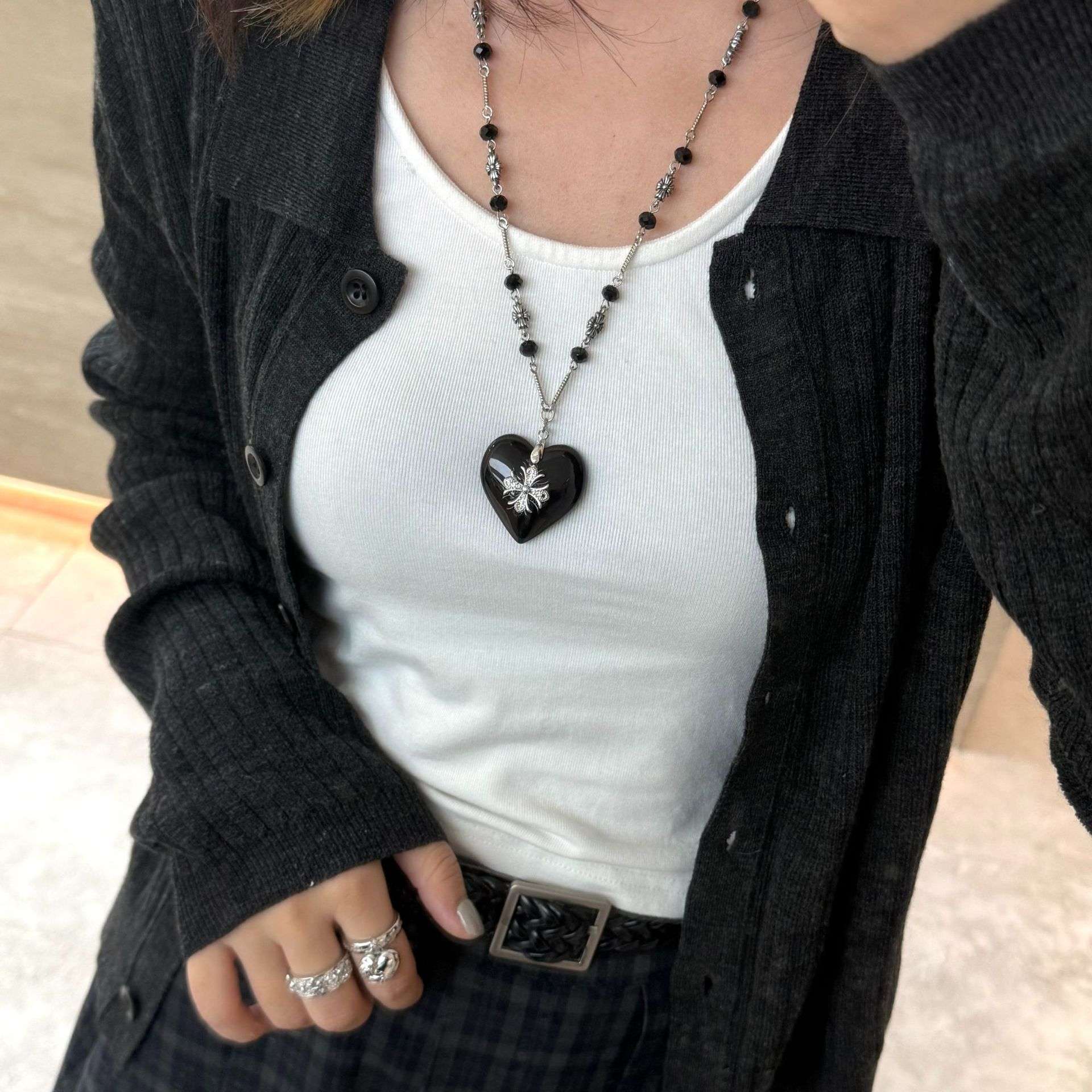 Heart Black Gothic Cross Necklace with Stainless Steel Chain - immagine 3