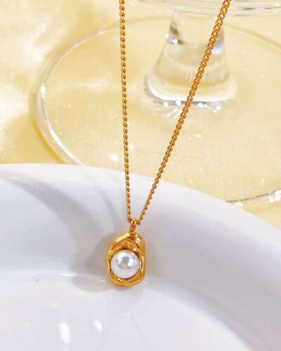 Alternatief beeld van Light Luxury Stainless Steel Pearl Necklace in Gold Plating