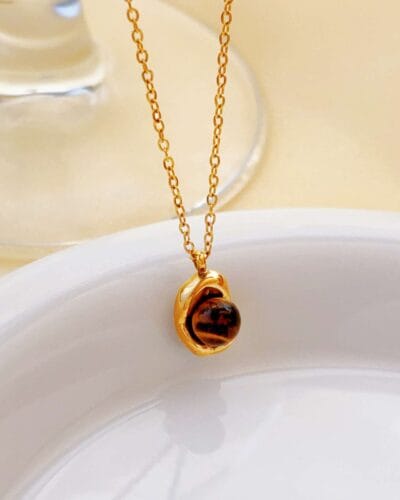 Light Luxury Stainless Steel Pearl Necklace in Gold Plating 2