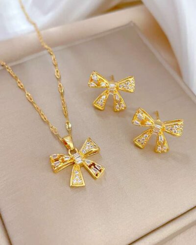 Necklace and Earring Set with Zircon Pendant