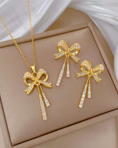 Necklace and Earring Set with Zircon Pendant