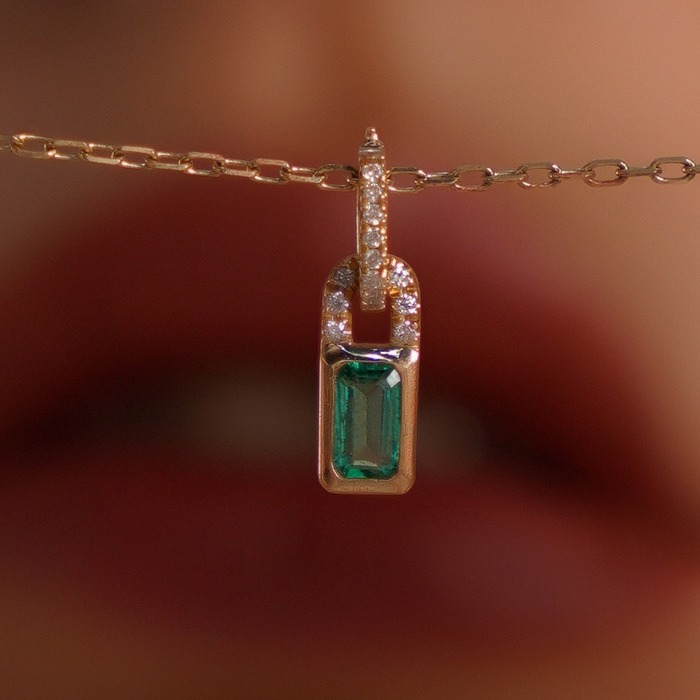 S925 Silver Vintage Green Emerald Cut Solitaire Necklace Lock Pendant